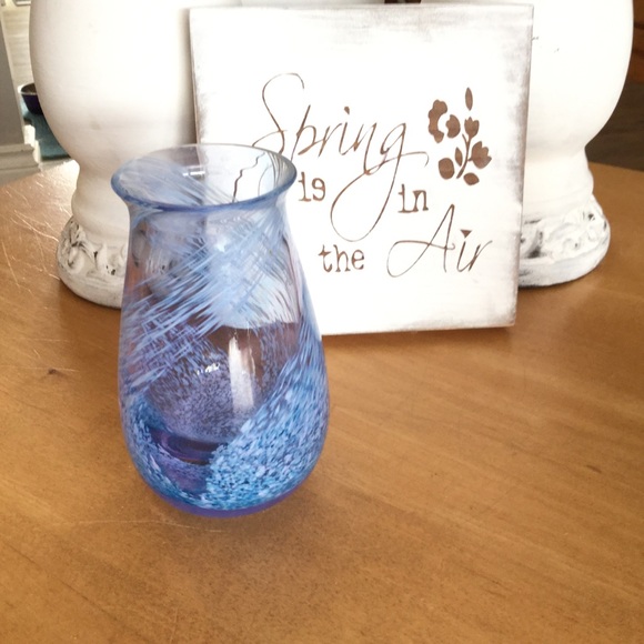 Blue & white art glass swirl bud vase 4.5” tall - Picture 7 of 7